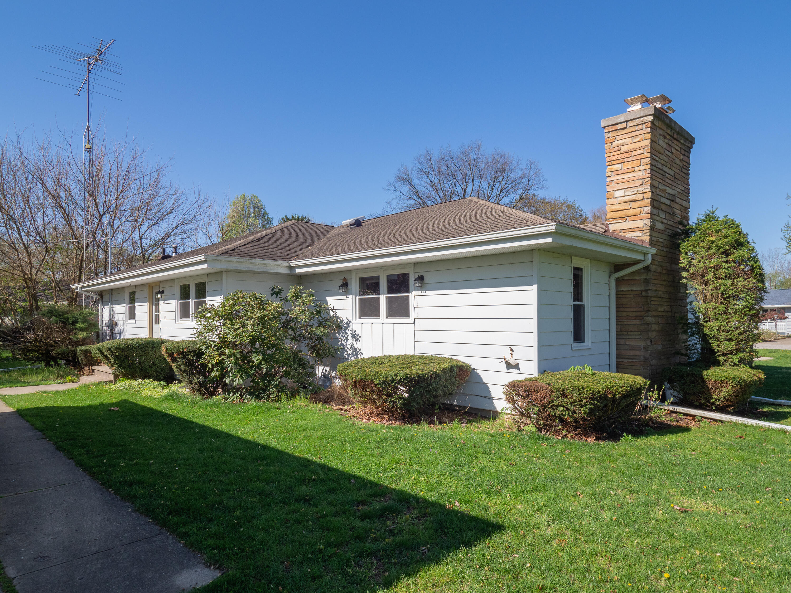 414 Gregory Terrace Decatur, MI 49045 - Photo 1 of 27 414 Gregory Terrace-128