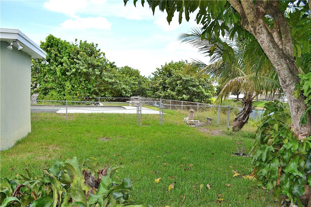 980 West 45th Place Hialeah, FL 33012 - Photo 12 of 16 Photo 12