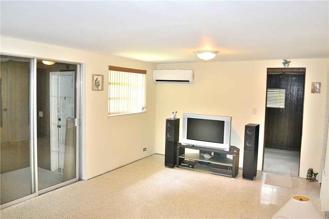 980 West 45th Place Hialeah, FL 33012 - Photo 4 of 16 Photo 4