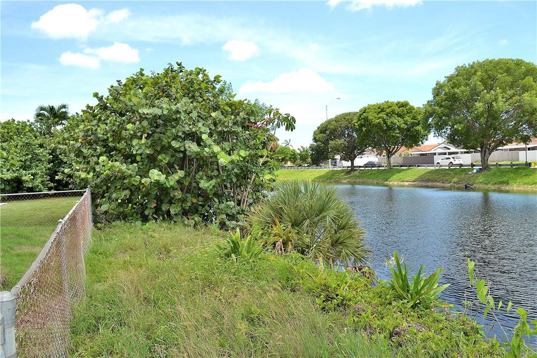 980 West 45th Place Hialeah, FL 33012 - Photo 8 of 16 Photo 8