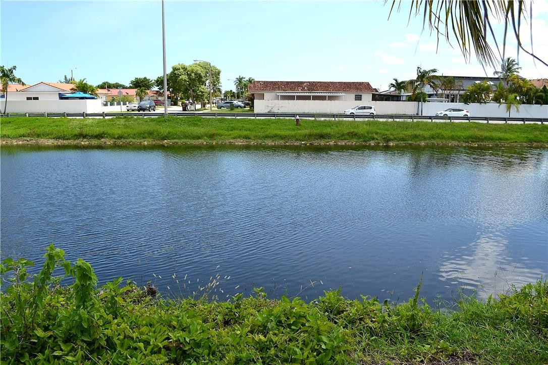 980 West 45th Place Hialeah, FL 33012 - Photo 9 of 16 Photo 9
