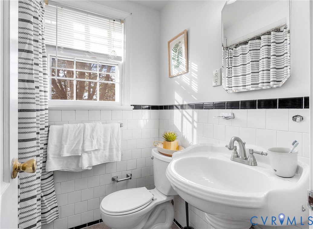 6020 Bonneau Road Richmond, VA 23227 - Photo 22 of 36 a bathroom with a sink toilet and shower