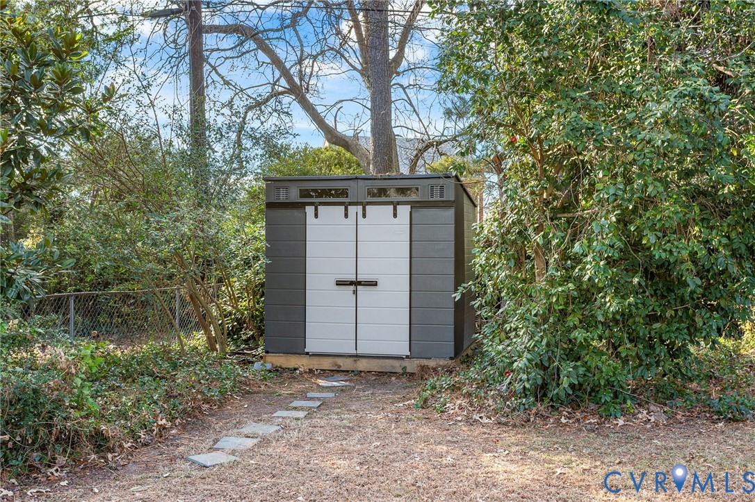 6020 Bonneau Road Richmond, VA 23227 - Photo 28 of 36 a front view of a house with a garden