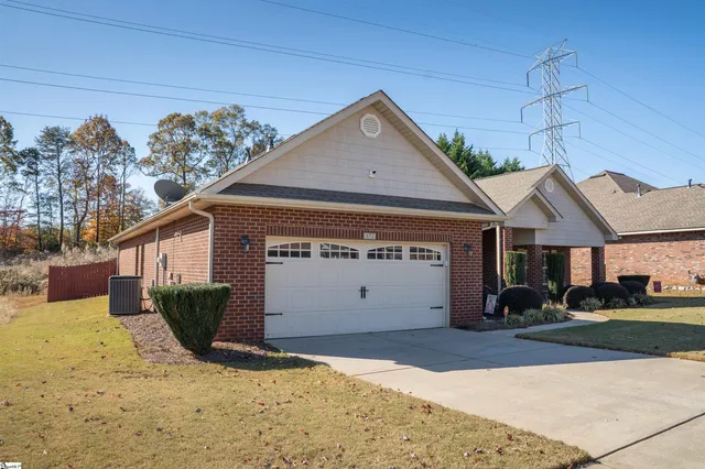 $359,900 | 572 Ellsmere Way, Moore, SC 29369