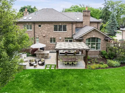 $1,899,000 | 1620 Canterbury Lane, Glenview, IL 60025