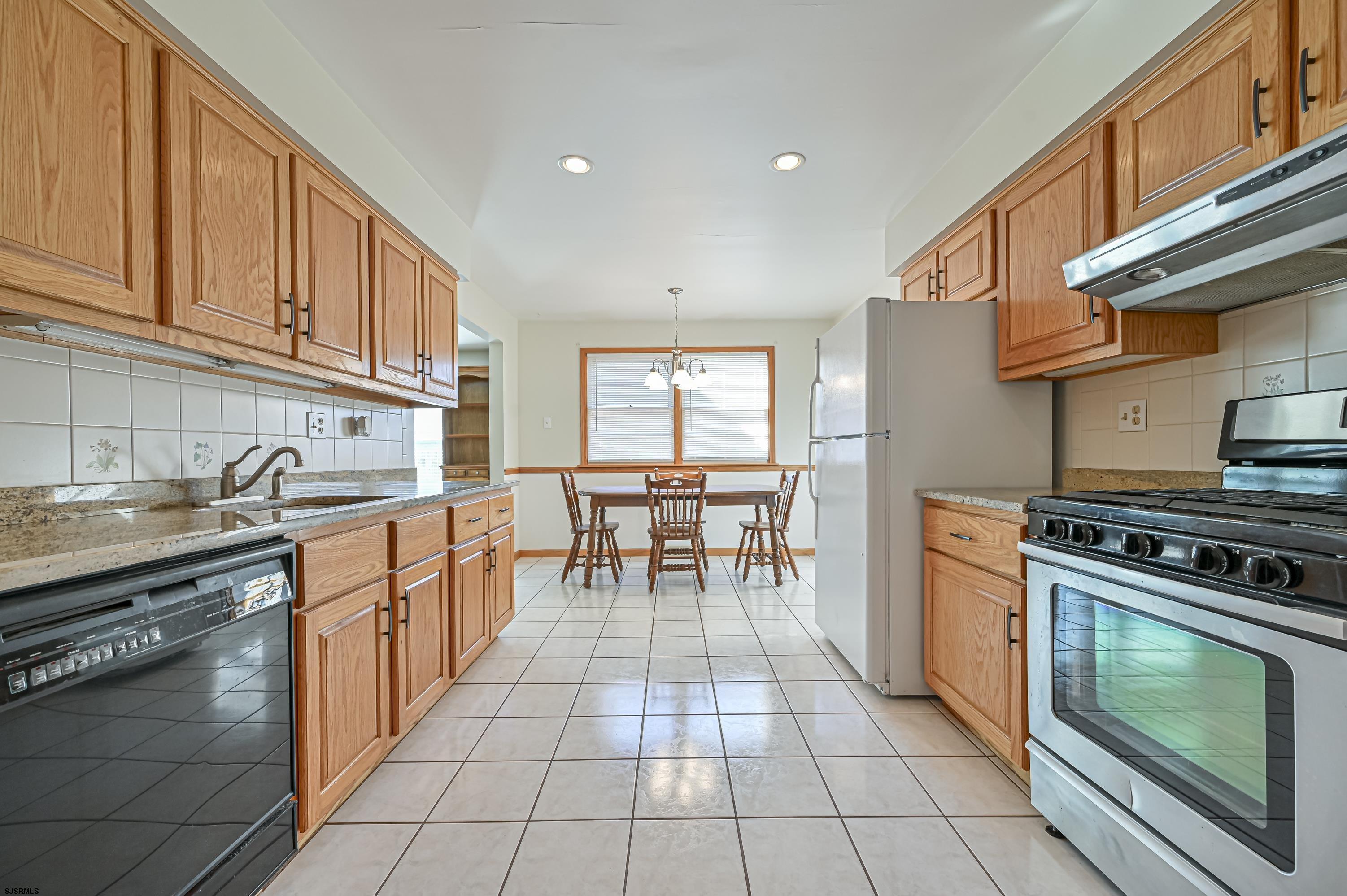 5 Fresh Spring Cove Somers Point, NJ 08244 - Photo 10 of 35 Gallery Image 10