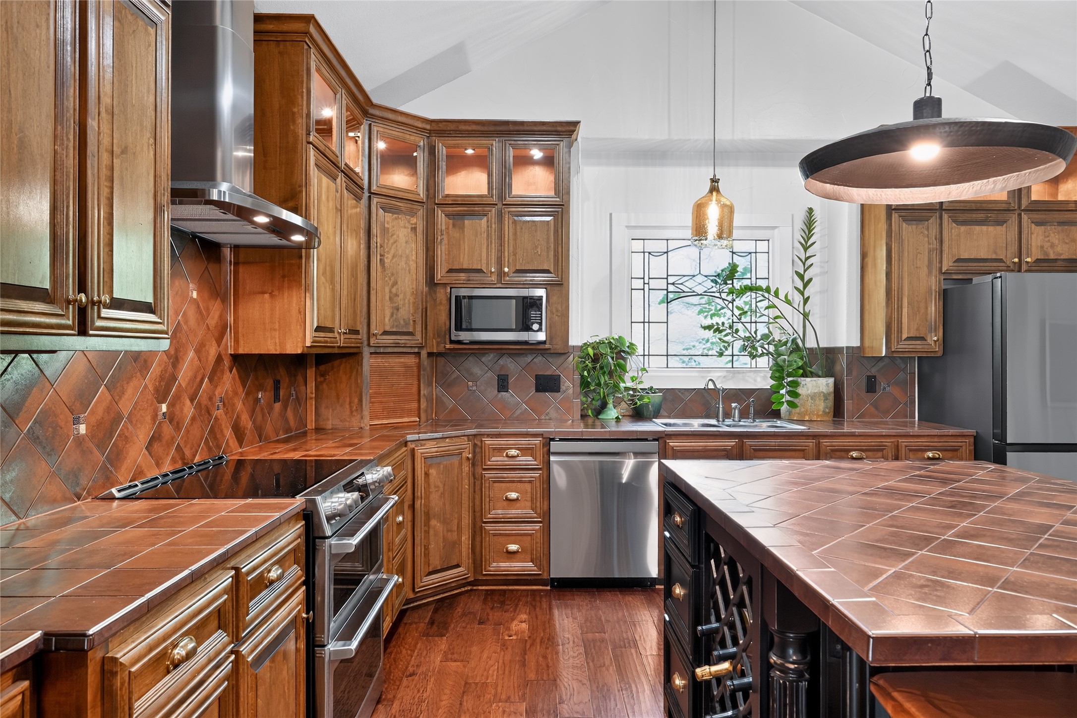 700 Willow Creek Road Salado, TX 76571 - Photo 18 of 39 Warm tones fill the kitchen along with classic, upgraded fixtures.