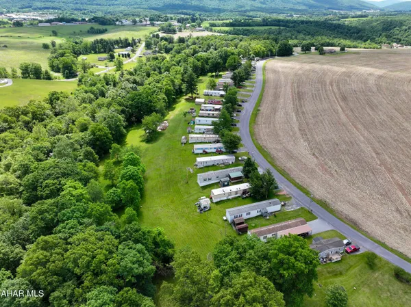 $825,000 | 306 Crestview Road, Breezewood, PA 15533