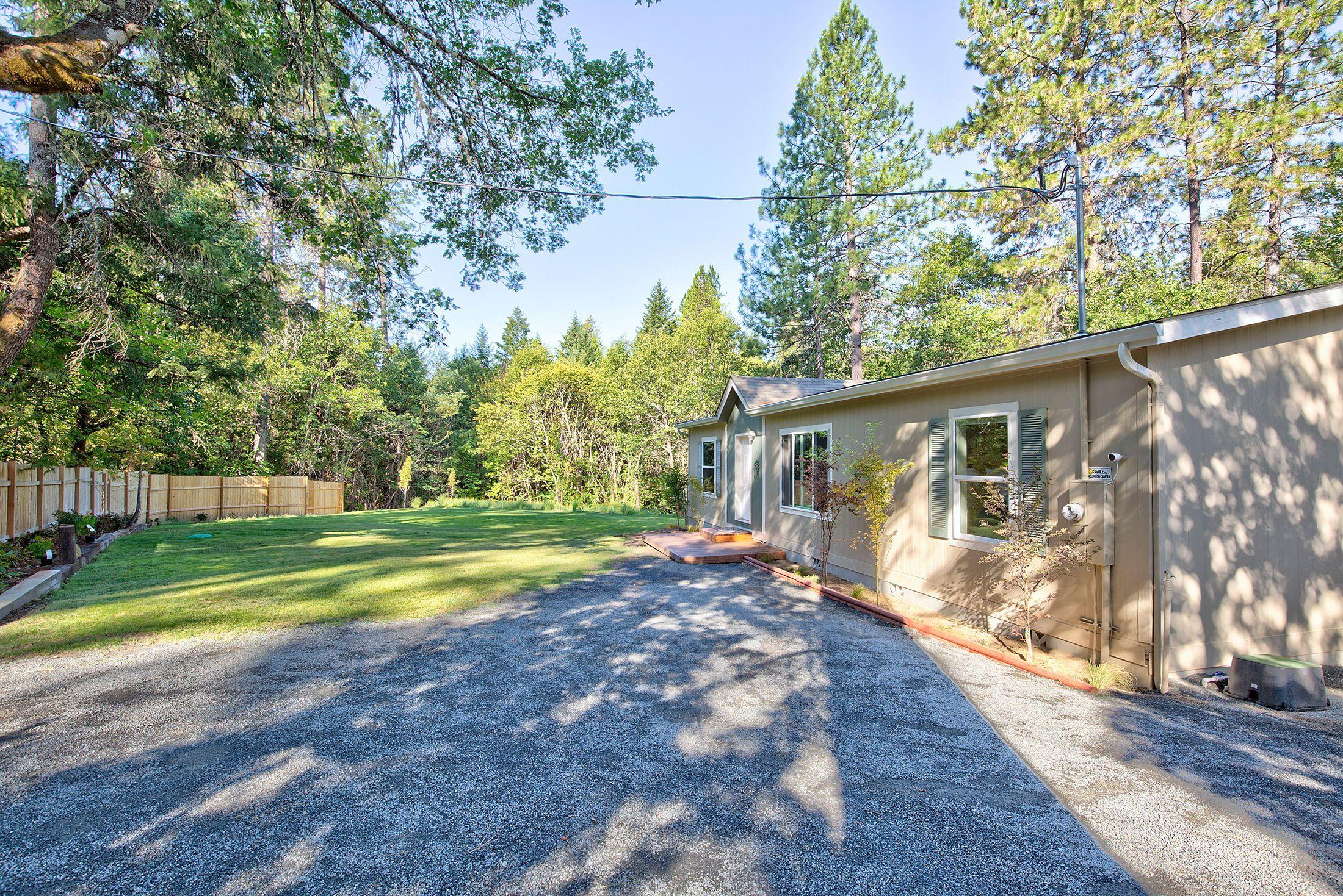 4720 Hugo Road Grants Pass, OR 97526 - Photo 3 of 39 CDyuascQ