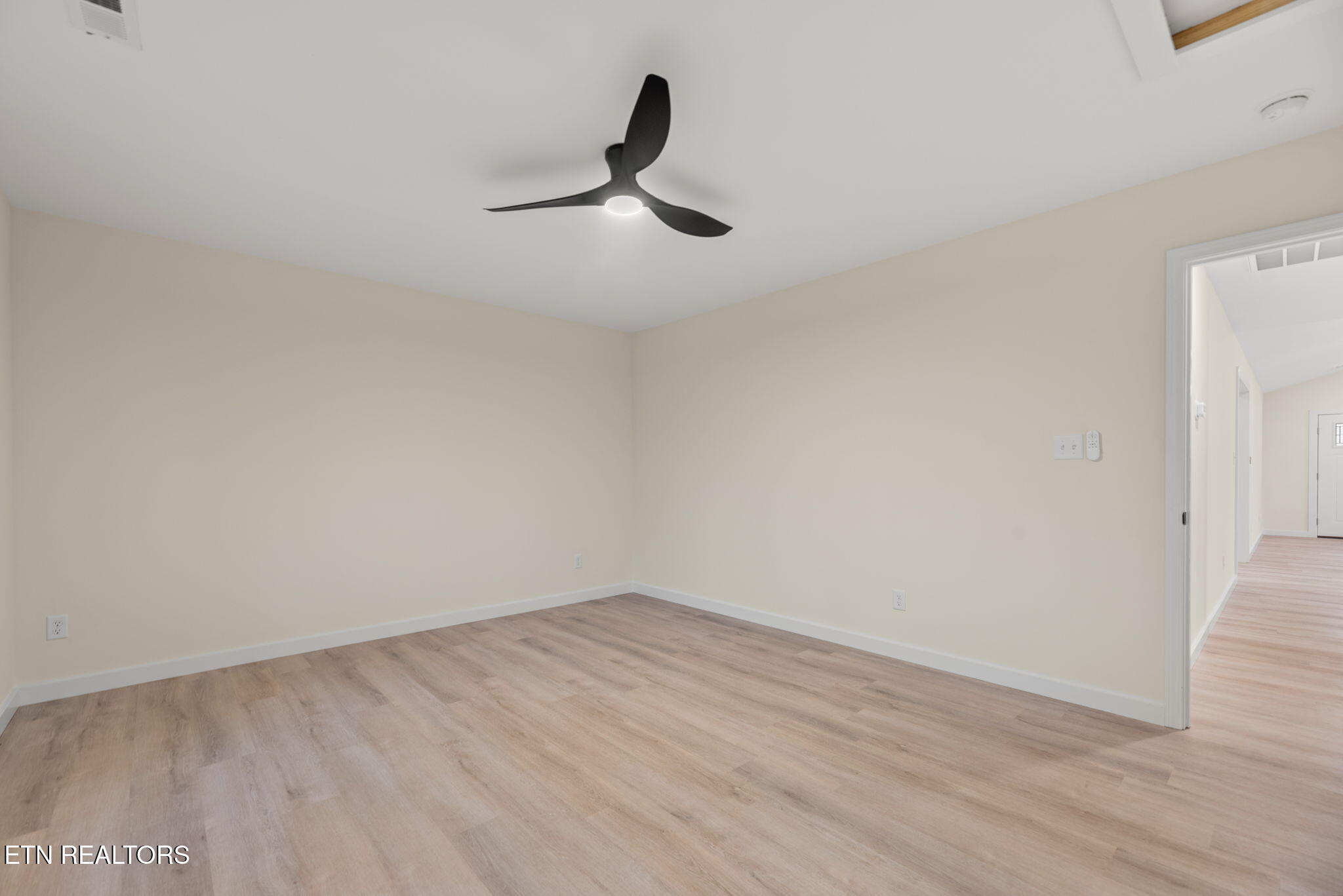 4801 Rowan Road Knoxville, TN 37912 - Photo 12 of 30 12-web-or-mls-Rowan4801 (37)