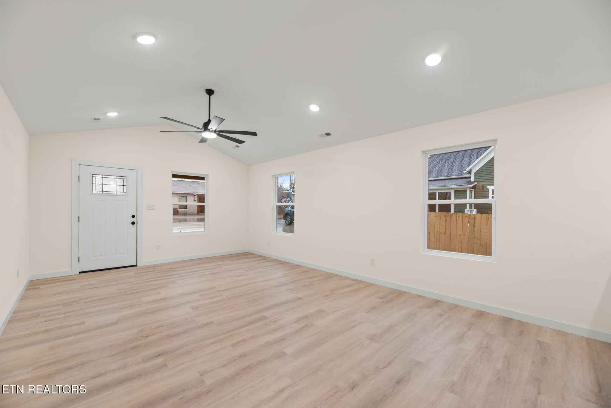 4801 Rowan Road Knoxville, TN 37912 - Photo 6 of 30 6-web-or-mls-Rowan4801 (13)