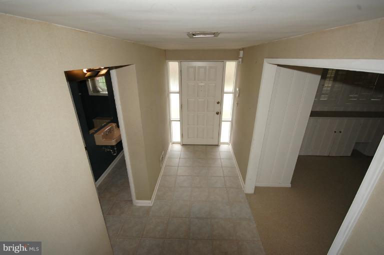 2810 Steele Road Baltimore, MD 21209 - Photo 2 of 17 Foyer
