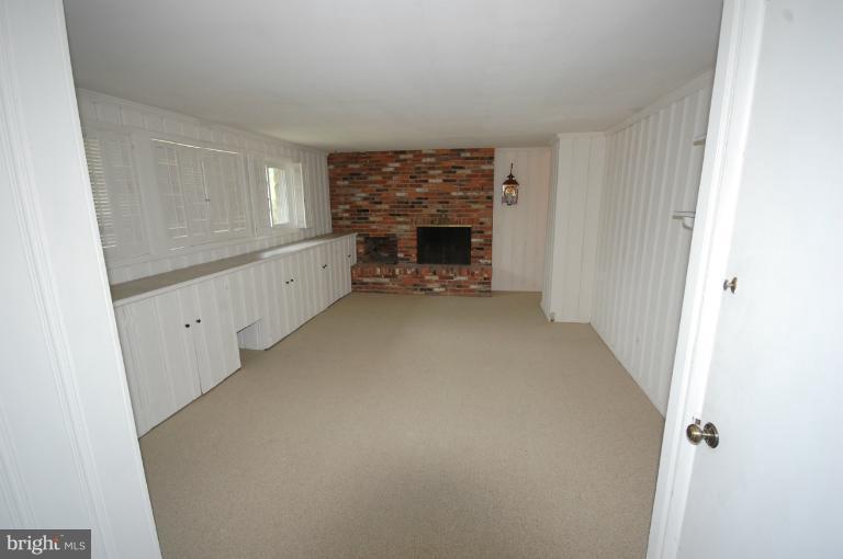 2810 Steele Road Baltimore, MD 21209 - Photo 4 of 17 Family Room