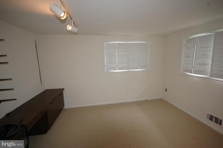 2810 Steele Road Baltimore, MD 21209 - Photo 5 of 17 Den