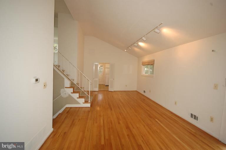 2810 Steele Road Baltimore, MD 21209 - Photo 7 of 17 Dining Room