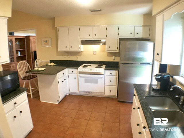 103 Vega Circle Daphne, AL 36526 - Photo 3 of 23 Kitchen