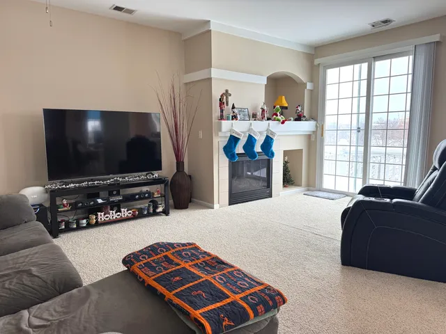 $1,900 | 4206 Savoy Lane, Unit 4206, McHenry, IL 60050