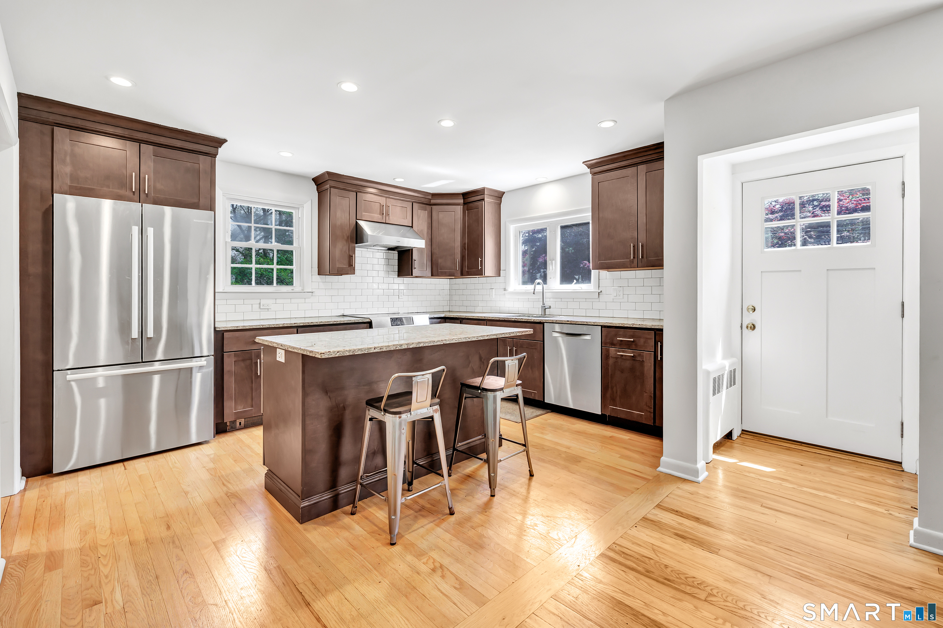 46 Waller Road Bridgeport, CT 06606 - Photo 8 of 33