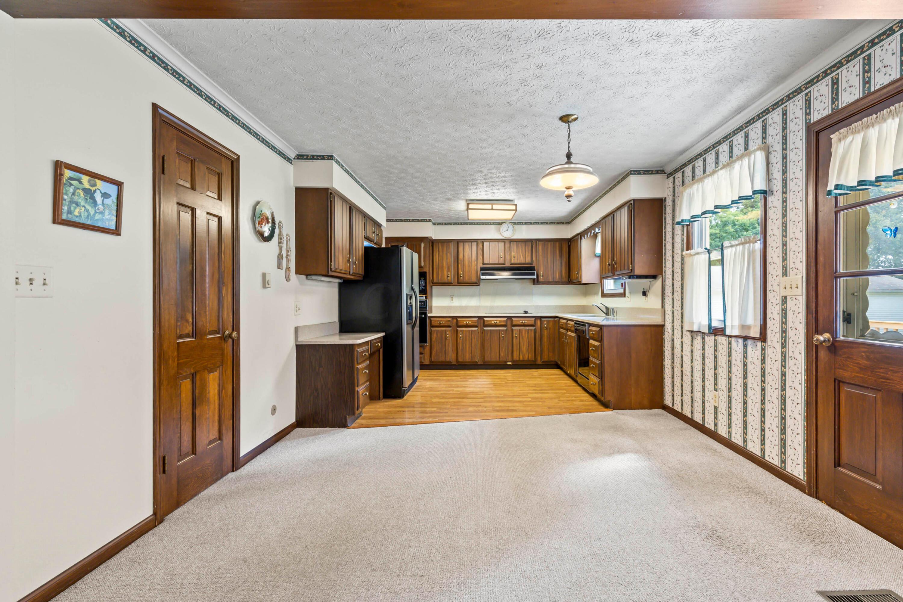 5764 Cheshire Road Galena, OH 43021 - Photo 33 of 59 • Berber carpet
• Ivory painted & papered
walls
• Chandelier
• Atrium door to covered
deck
• Step-in pantry with
attic access