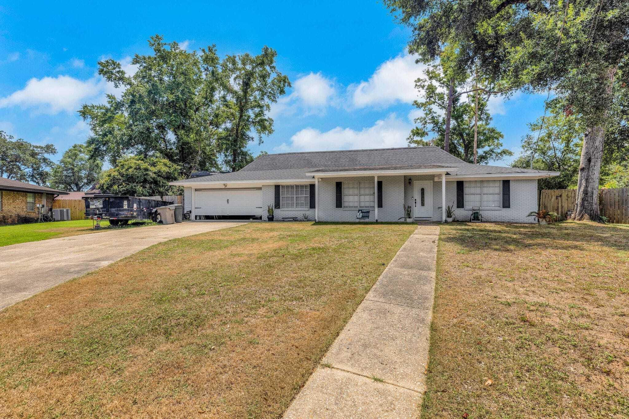 8435 Ridgefield Road Pensacola, FL 32514 - Photo 2 of 32 PHOTO-2024-08-24-12-38-57(2)