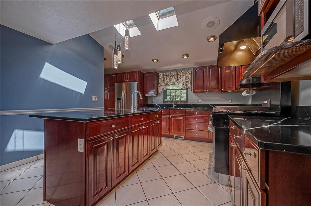 308 East Elmhurst Road Pittsburgh, PA 15220 - Photo 12 of 34 Gallery Image 12