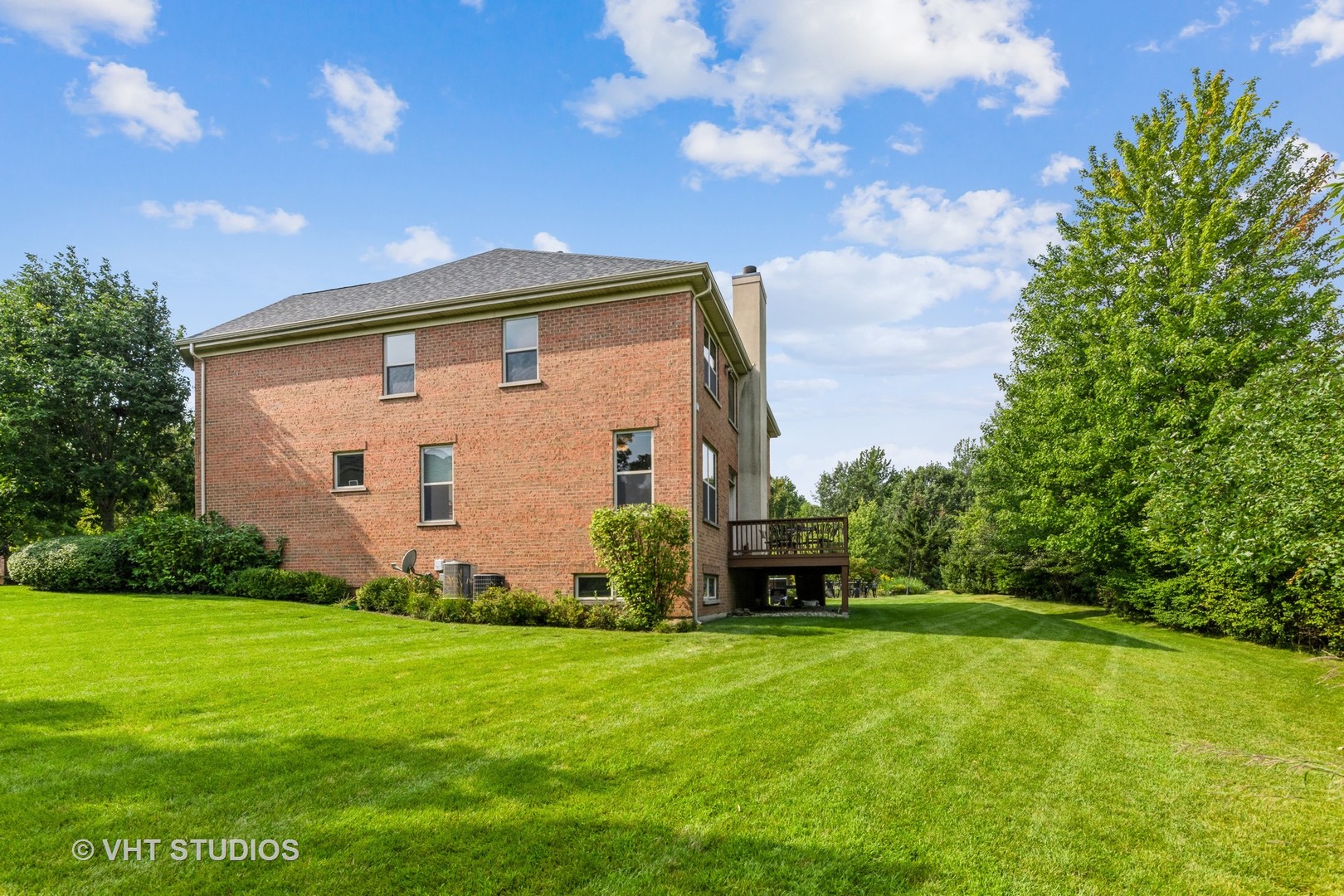 190 Janes Loop Highwood, IL 60040 - Photo 27 of 34 a front view of house with garden