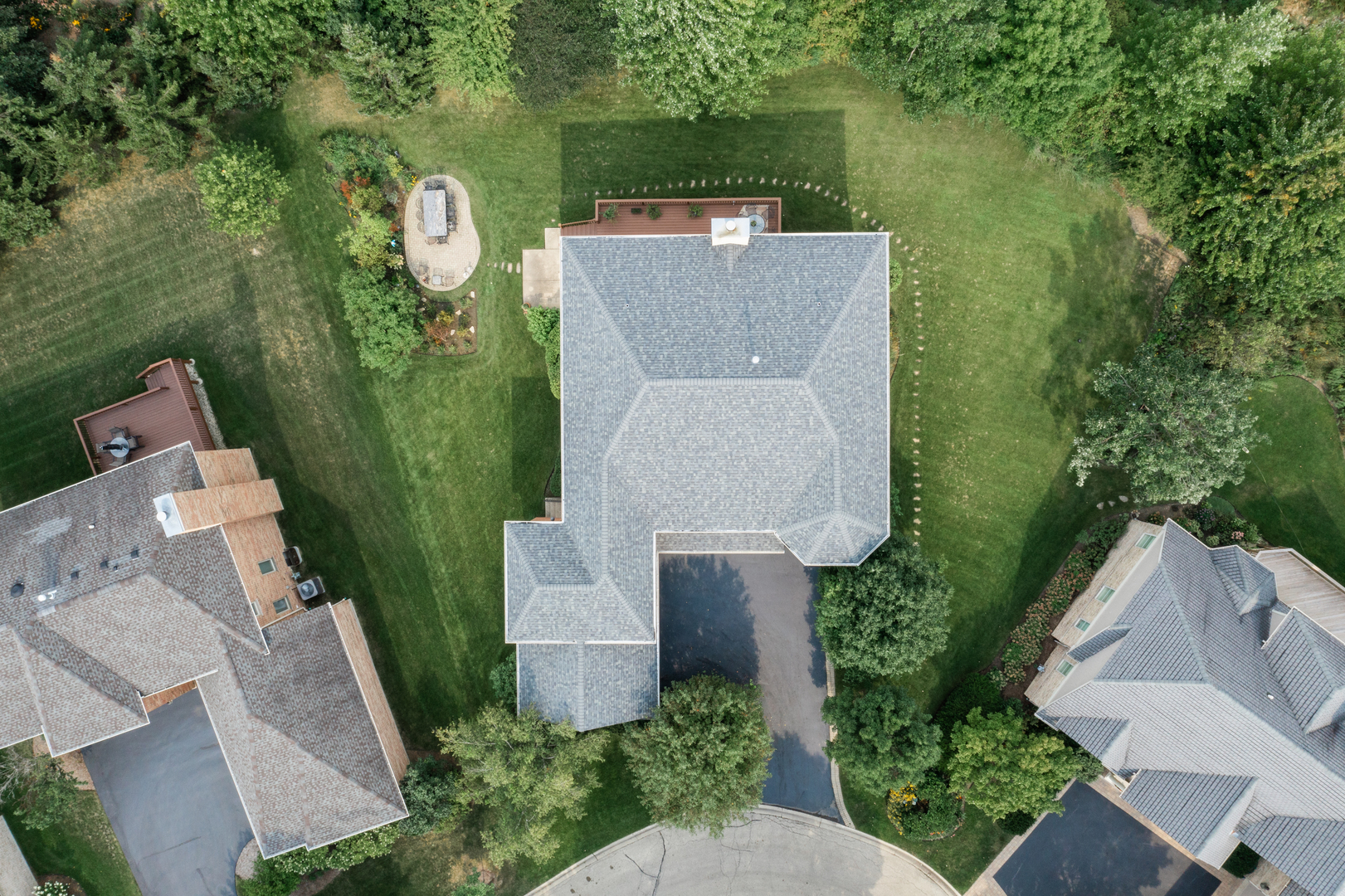 190 Janes Loop Highwood, IL 60040 - Photo 28 of 34 an aerial view of a house with a yard and lake view