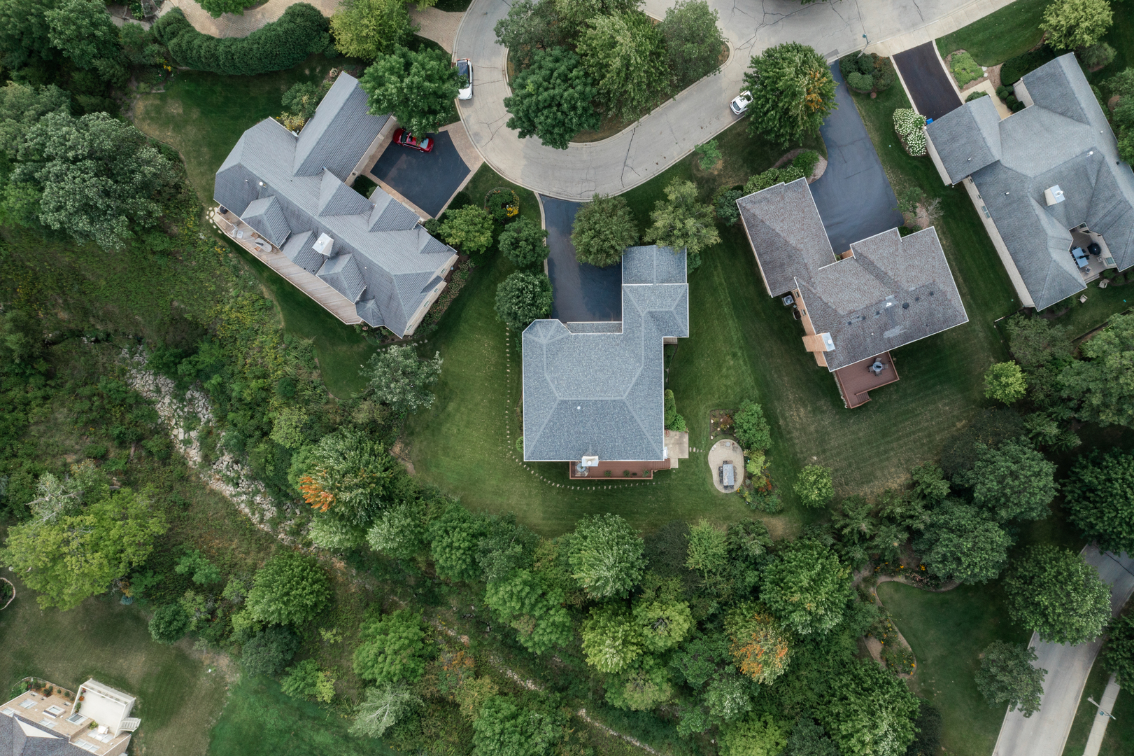 190 Janes Loop Highwood, IL 60040 - Photo 29 of 34 an aerial view of a house with a yard and lake view