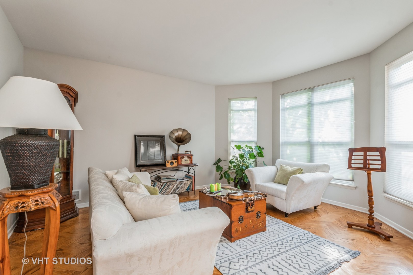 190 Janes Loop Highwood, IL 60040 - Photo 6 of 34 a living room with furniture a rug a lamp and a window