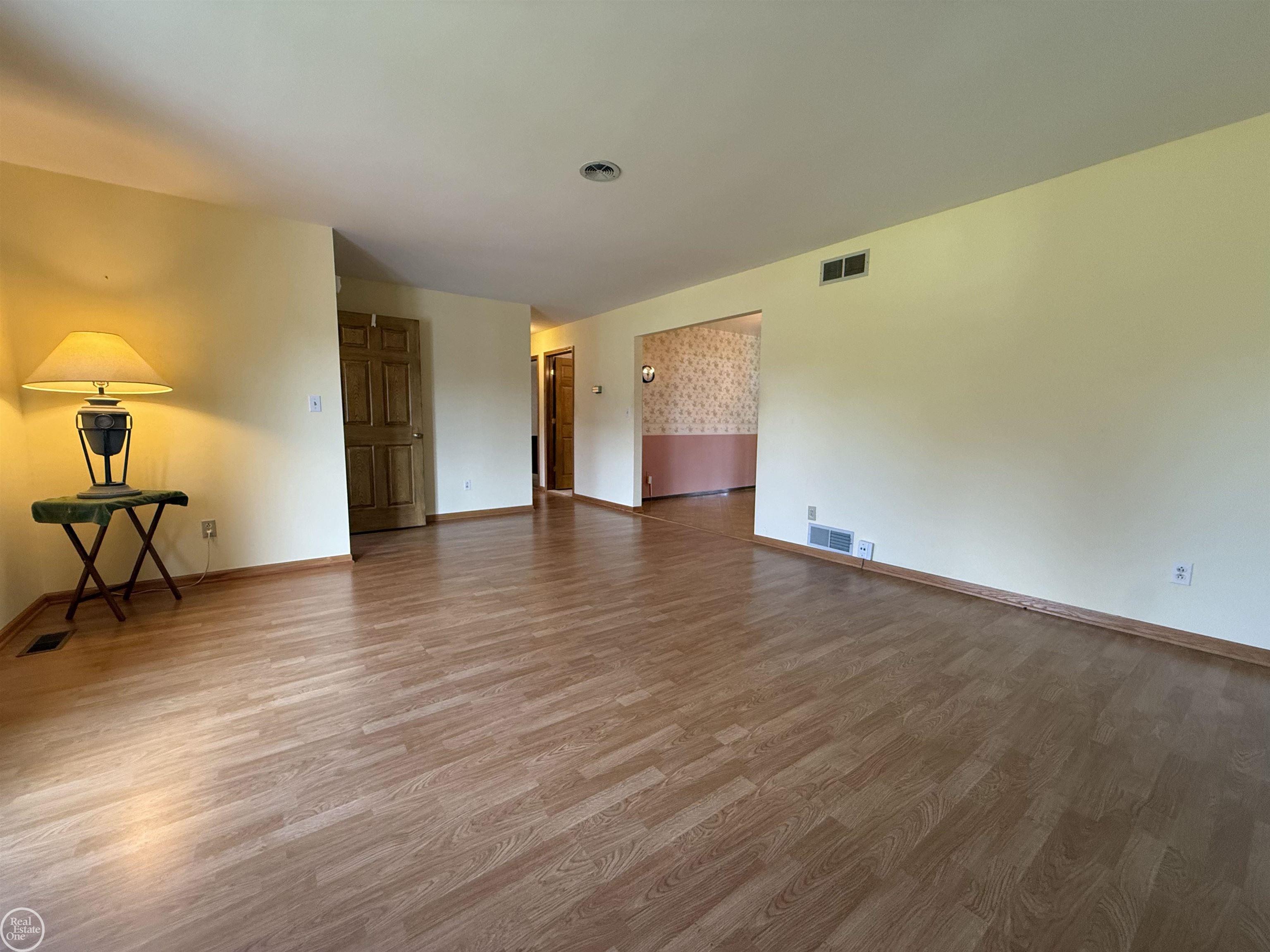 26250 South River Road Harrison Township, MI 48045 - Photo 4 of 28