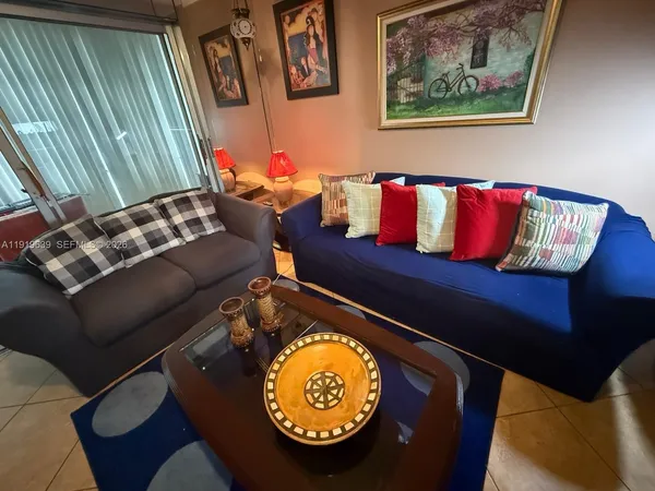 $1,750 | 8220 Sunrise Lakes Boulevard, Unit 309, Sunrise, FL 33322