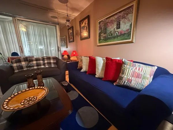 $1,750 | 8220 Sunrise Lakes Boulevard, Unit 309, Sunrise, FL 33322