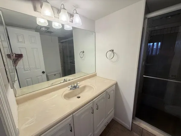 $1,750 | 8220 Sunrise Lakes Boulevard, Unit 309, Sunrise, FL 33322