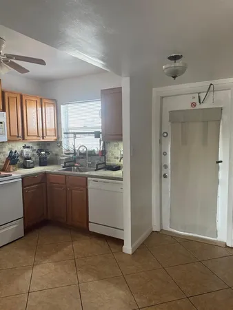 $1,750 | 8220 Sunrise Lakes Boulevard, Unit 309, Sunrise, FL 33322