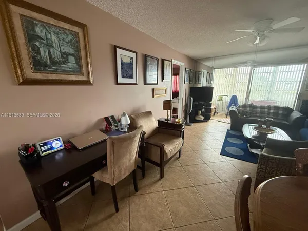 $1,750 | 8220 Sunrise Lakes Boulevard, Unit 309, Sunrise, FL 33322