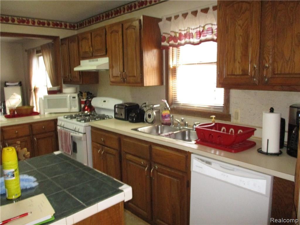 49691 Callens Road Chesterfield, MI 48047 - Photo 9 of 16