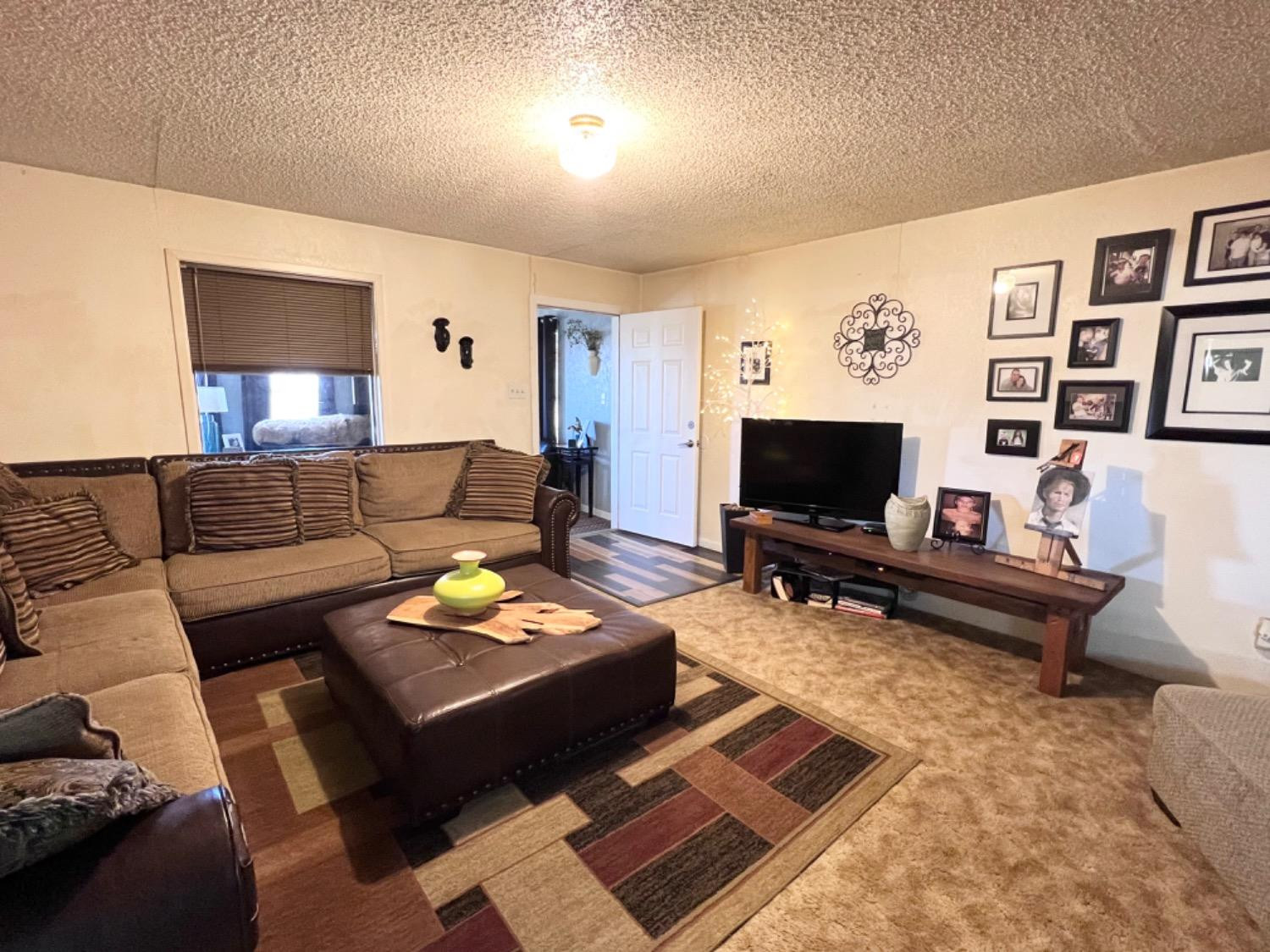 60 Cap Rock Road Spur, TX 79370 - Photo 7 of 21 Living room