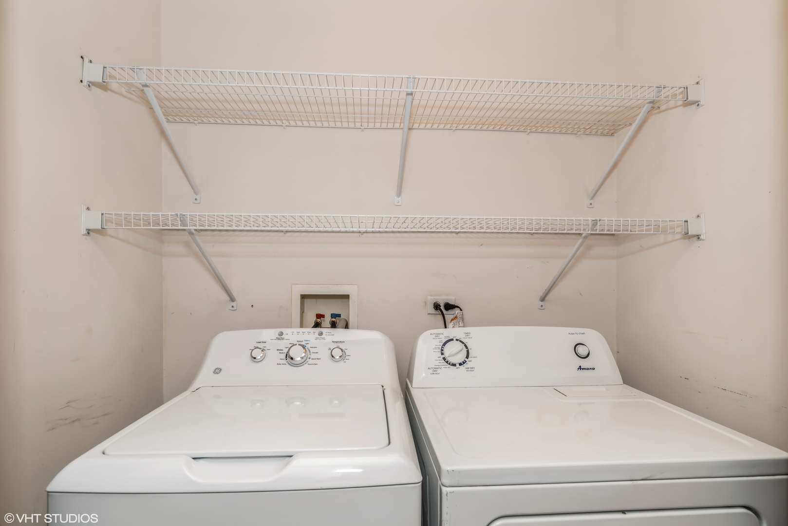 274 Holiday Lane Hainesville, IL 60073 - Photo 14 of 20 a utility room with dryer and washer