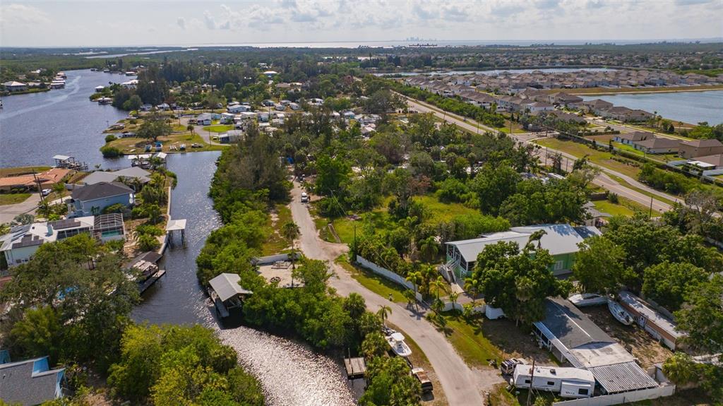 826 West Shell Point Road Ruskin, FL 33570 - Photo 13 of 32