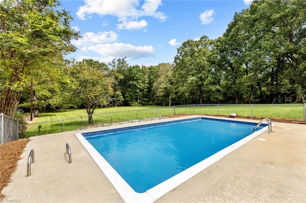 1979 Sullivan Road Thomasville, NC 27360 - Photo 43 of 46