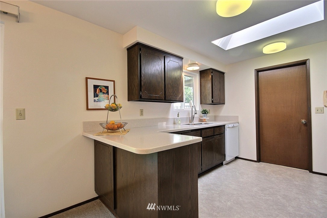 10042 Southeast 190th Street Renton, WA 98055 - Photo 11 of 23 Gallery Image 11