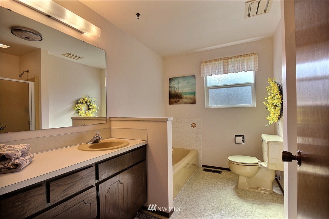 10042 Southeast 190th Street Renton, WA 98055 - Photo 12 of 23 Gallery Image 12