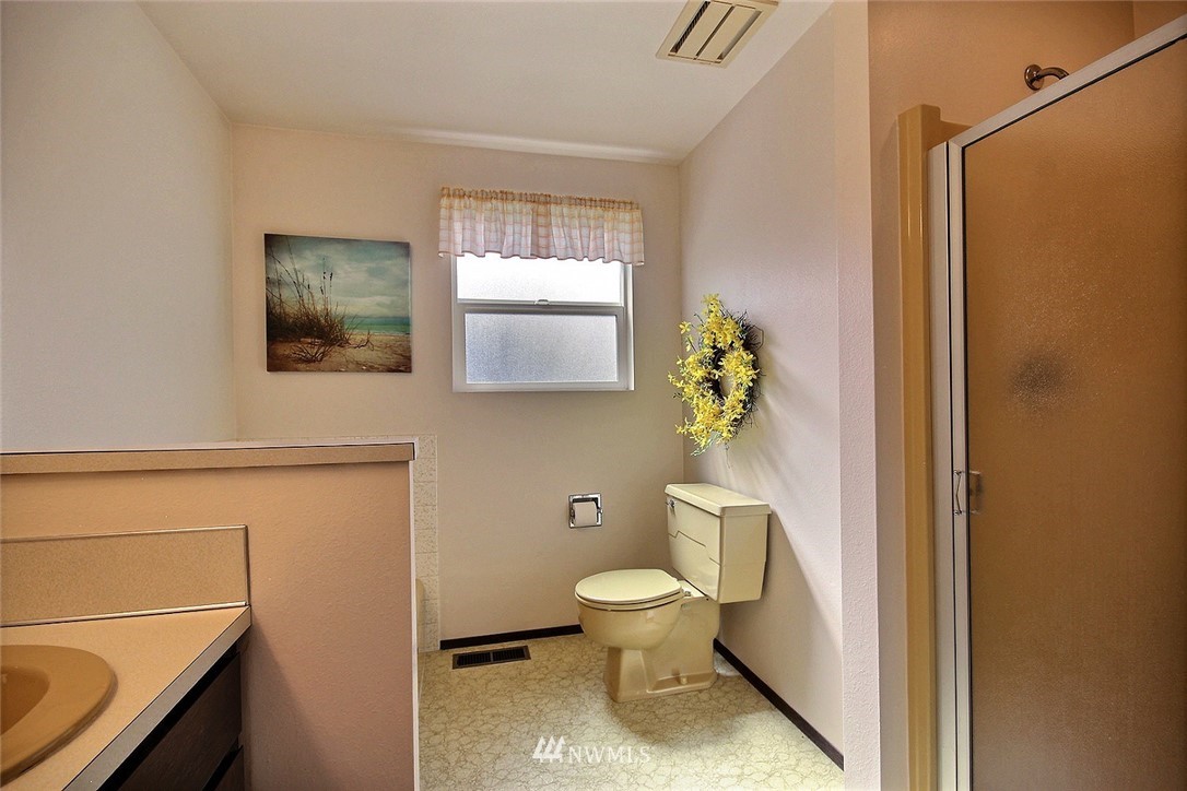 10042 Southeast 190th Street Renton, WA 98055 - Photo 13 of 23 Gallery Image 13