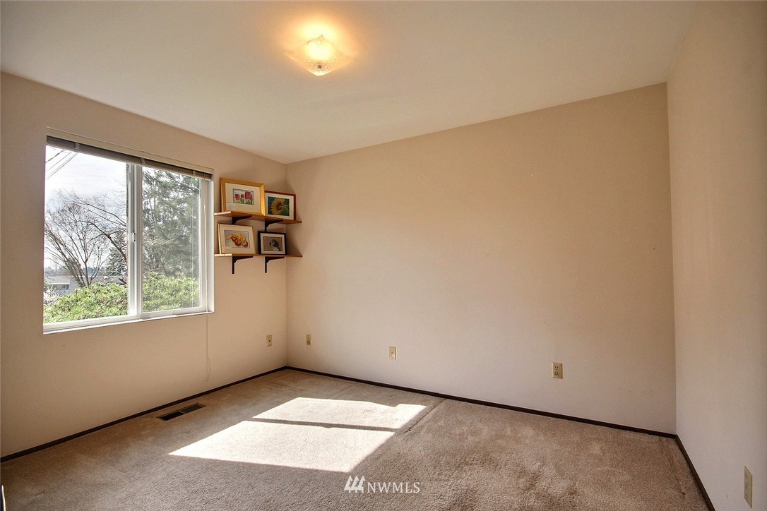 10042 Southeast 190th Street Renton, WA 98055 - Photo 15 of 23 Gallery Image 15