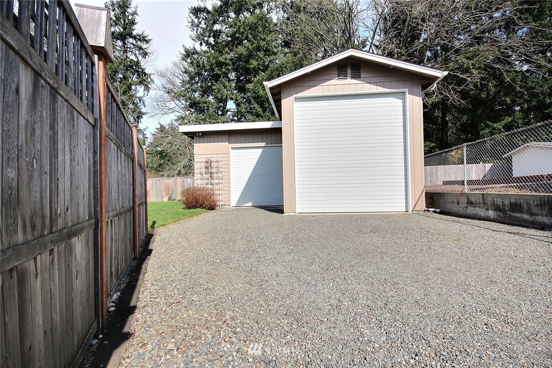 10042 Southeast 190th Street Renton, WA 98055 - Photo 4 of 23 Gallery Image 4