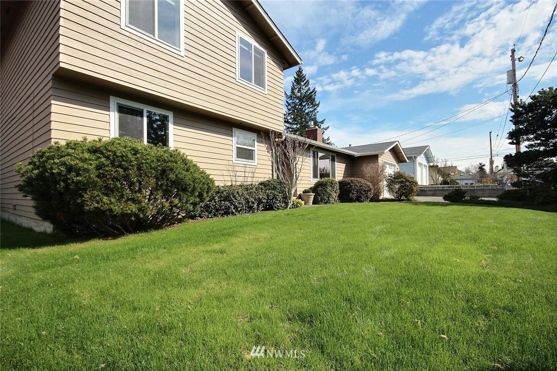 10042 Southeast 190th Street Renton, WA 98055 - Photo 5 of 23 Gallery Image 5