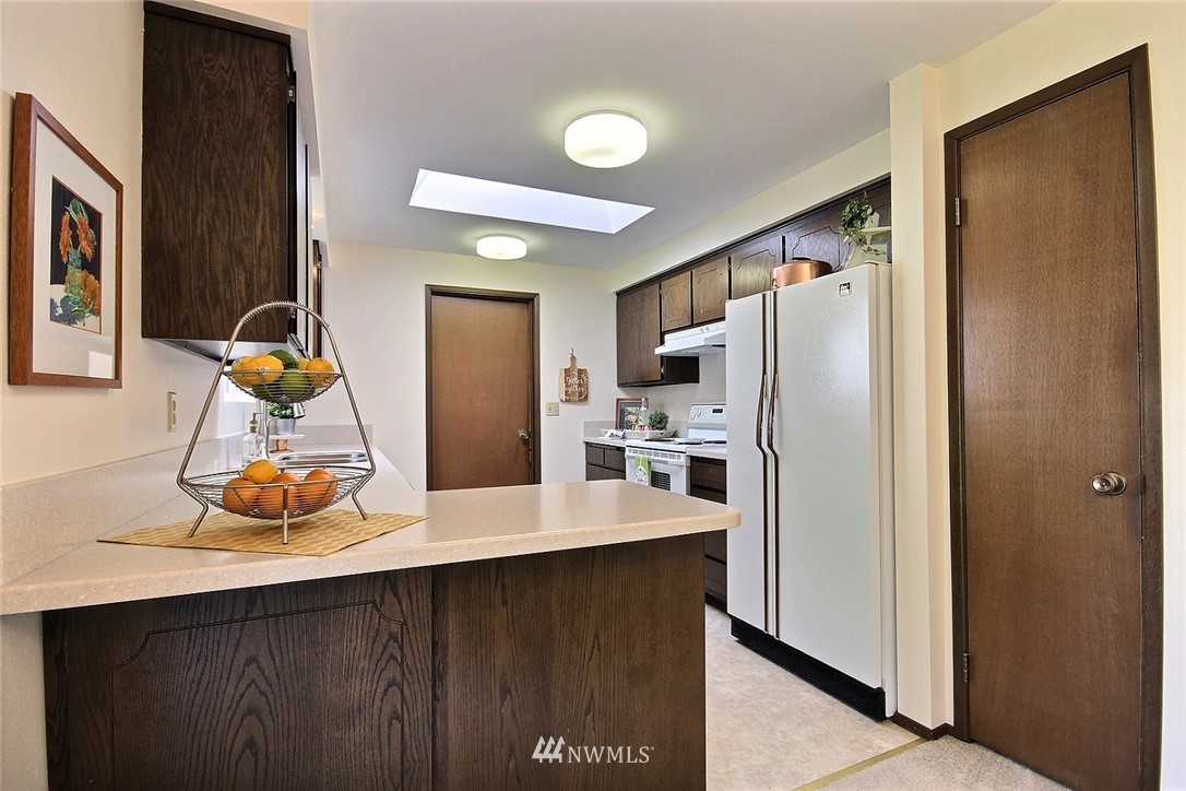10042 Southeast 190th Street Renton, WA 98055 - Photo 10 of 23 Gallery Image 10