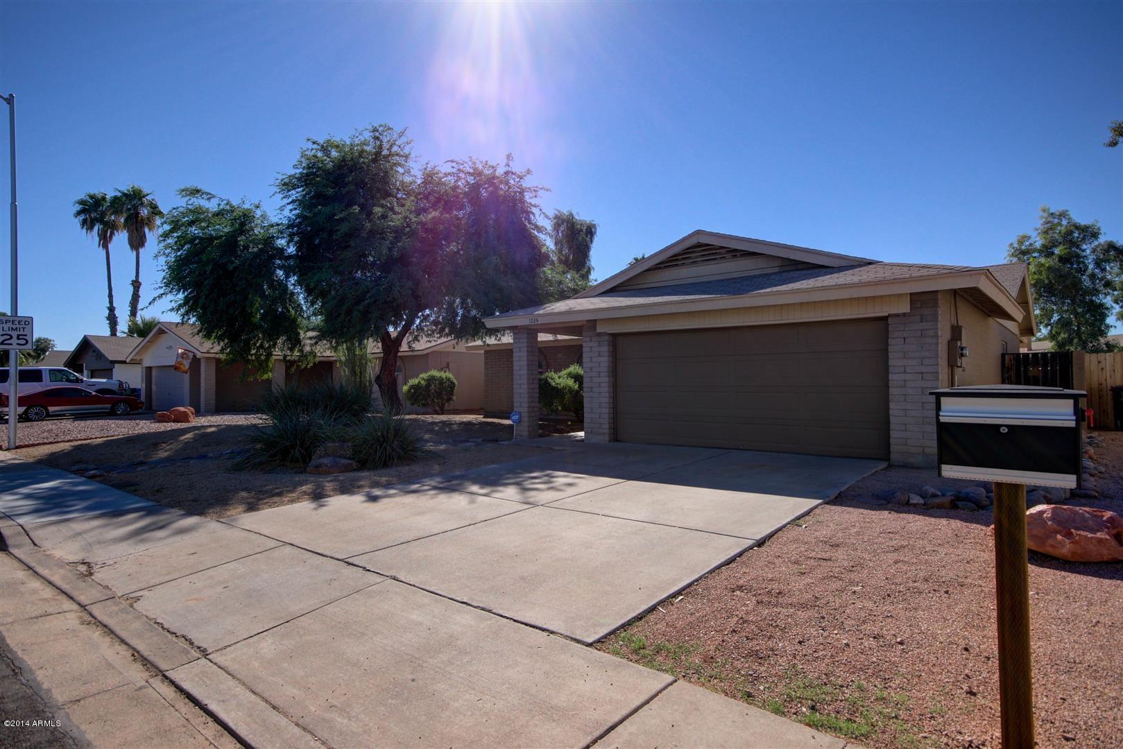 1724 West Decatur Street Mesa, AZ 85201 - Photo 3 of 38 Front Garage