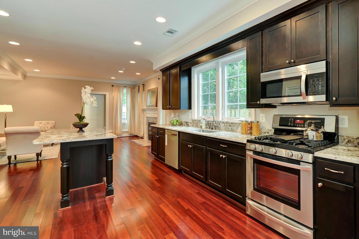 116 West Glebe Road, Unit A Alexandria, VA 22305 - Photo 5 of 18 Kitchen