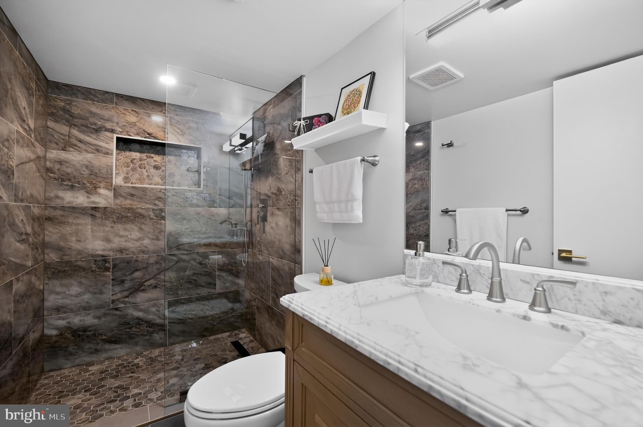 6027 Queenston Street Springfield, VA 22152 - Photo 27 of 34 Lower level full bath